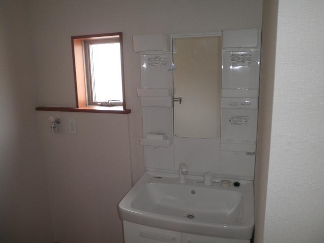 Wash basin, toilet. Indoor (September 2013) Shooting