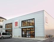 Shopping centre. 1010m to UNIQLO Higashi shop
