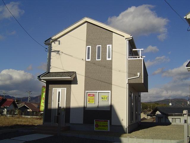 Local appearance photo. Local (11 May 2013) Shooting