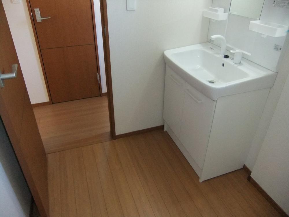 Wash basin, toilet. Indoor (10 May 2013) Shooting