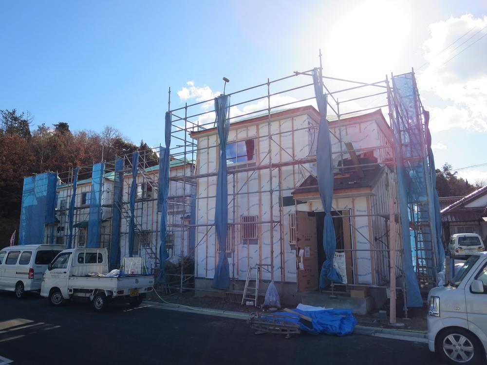 Local photos, including front road. Local (12 May 2013) Shooting