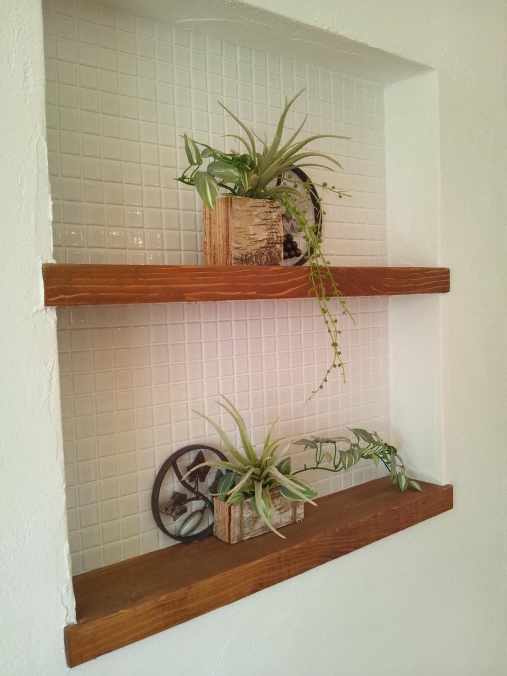 Same specifications photos (Other introspection). The favorite accessories offer a niche that can display.