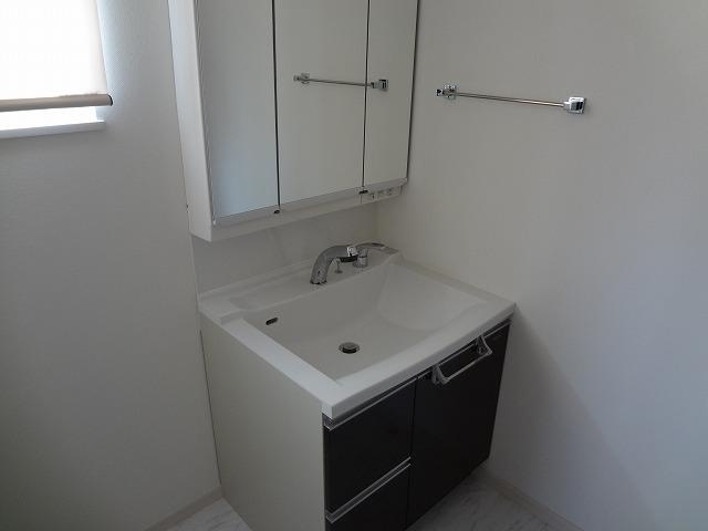 Wash basin, toilet. Indoor (February 2013) Shooting