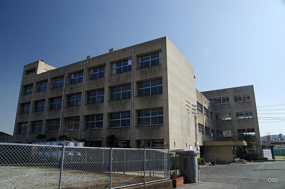 Junior high school. Saijo 450m until junior high school