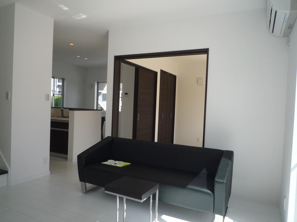 Living. Since the south-facing light also plug enough, Now bright home in 1 day.