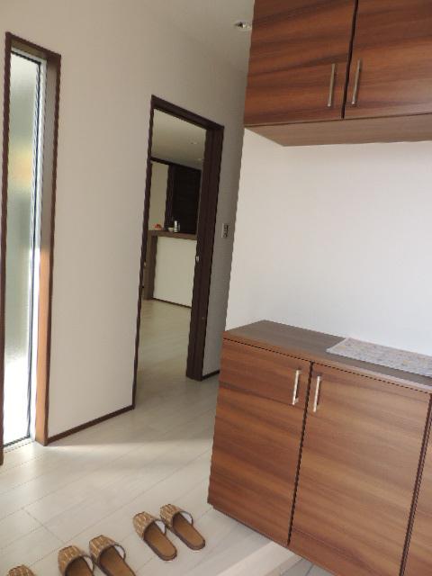 Entrance. Vertical slit window is placed, Entrance is feeling good bright.