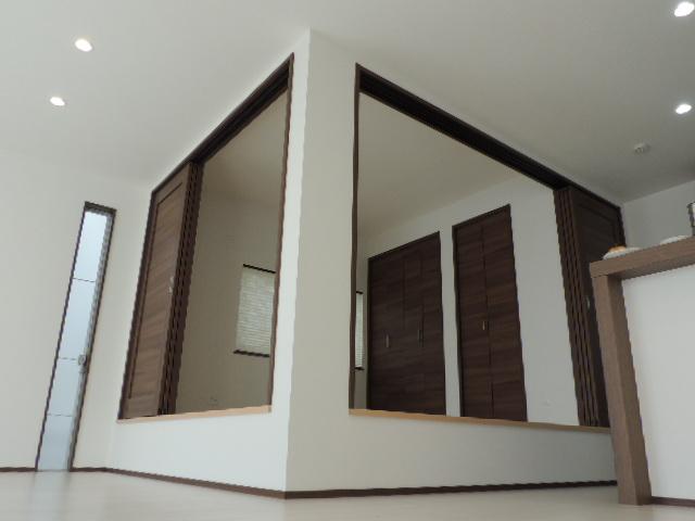 Other introspection. It is the sum space of the small rise. But there is also a sense of fun, It incorporates the laundry, A little seated in folding, etc., There are many practical aspects.