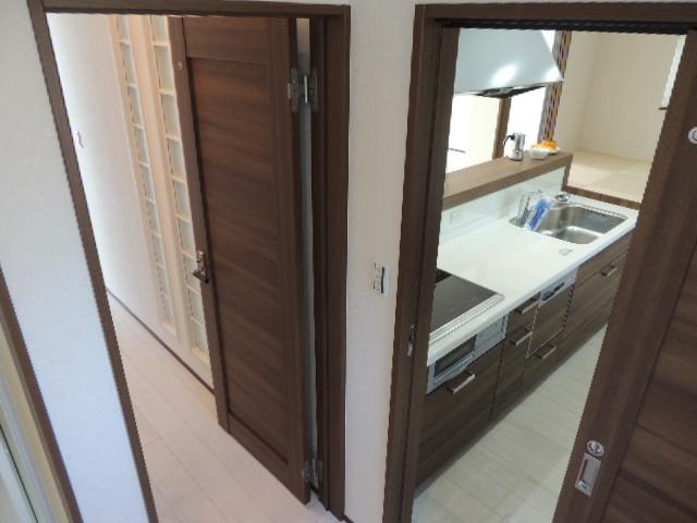 Other introspection. From the washroom right to the kitchen, Left the toilet ・ There is no waste in the movement to the front door.