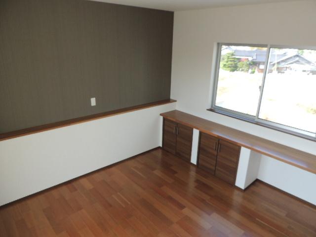 Other introspection. It is the main bedroom. Single plate is disposed on the side, Also it is equipped with storage under the part.