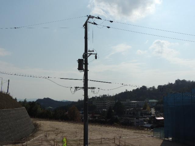 View photos from the dwelling unit. Moderately surrounded by green environment is a feeling that will be a new feeling.