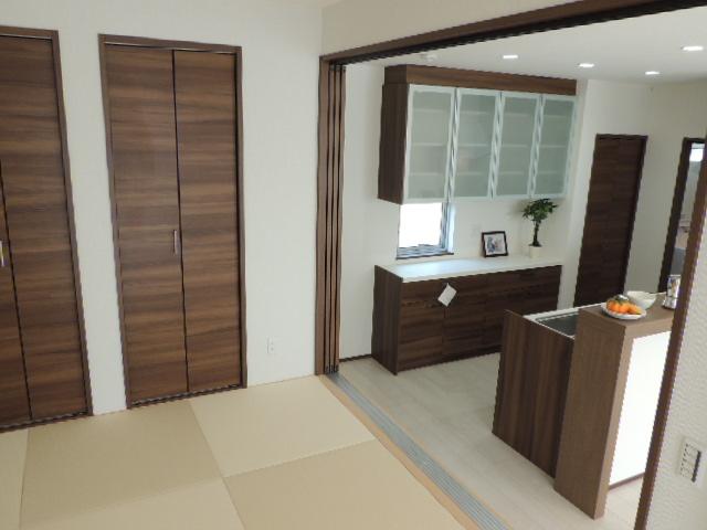 Other introspection. It overlooks the kitchen from a small rise of the sum space. Floor plan, specification, Sense both is ◎.