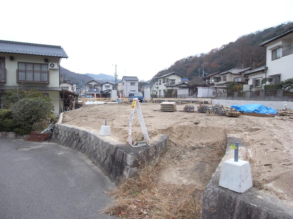 Local photos, including front road. Local (12 May 2013) Shooting