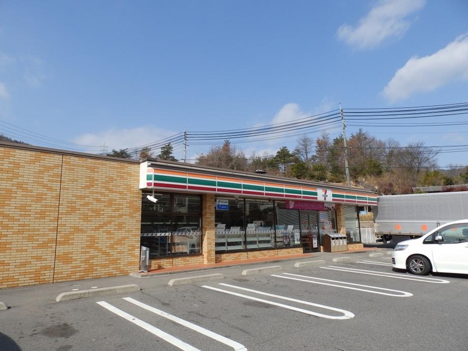 Convenience store. Seven-Eleven 2693m until Kure push shop