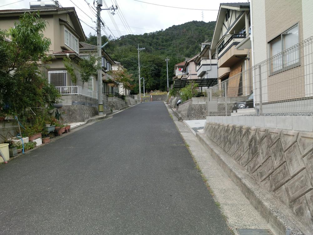 Local photos, including front road. (September 2013) Shooting