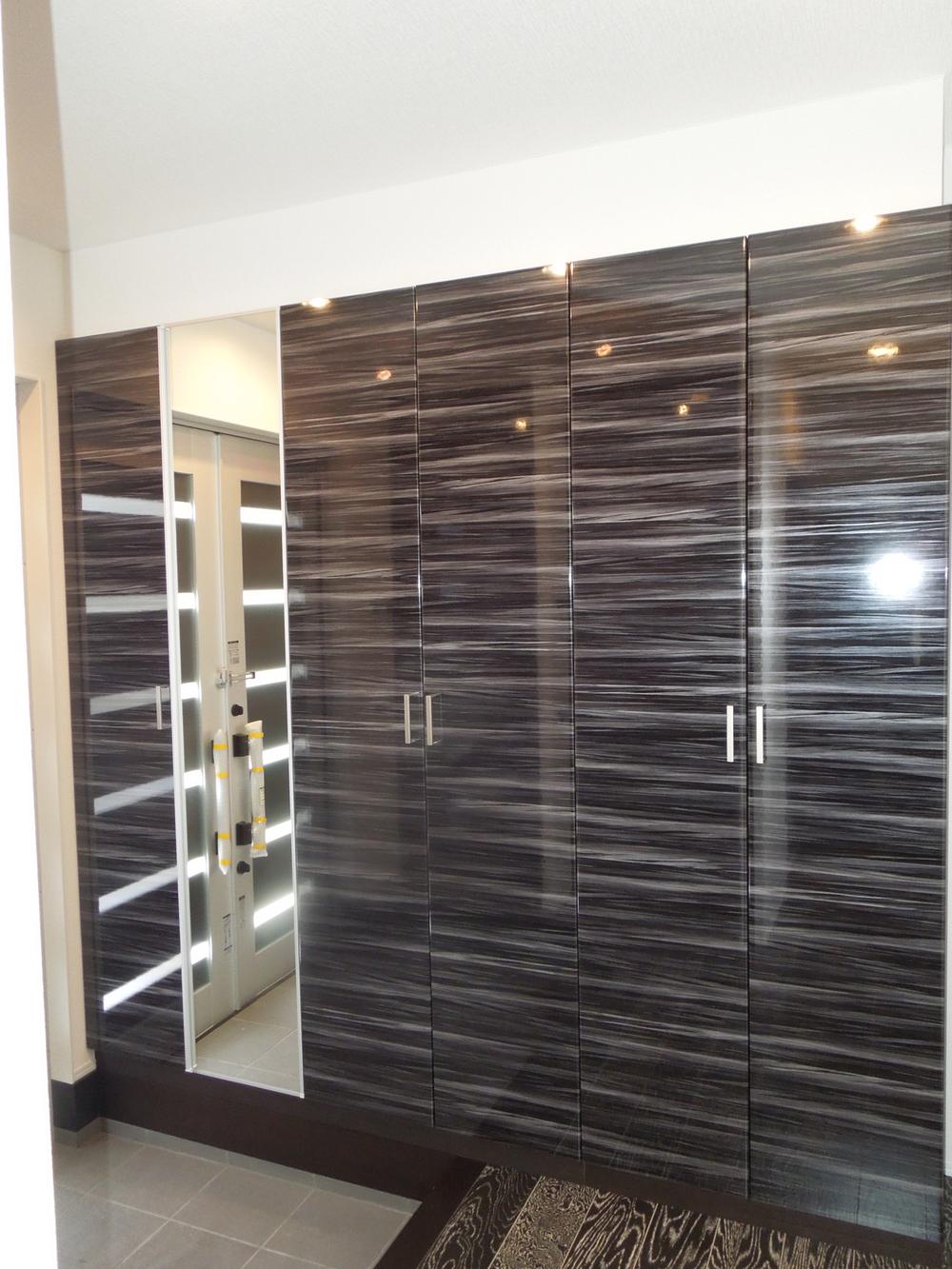 Entrance. Indoor (June 2013) Shooting