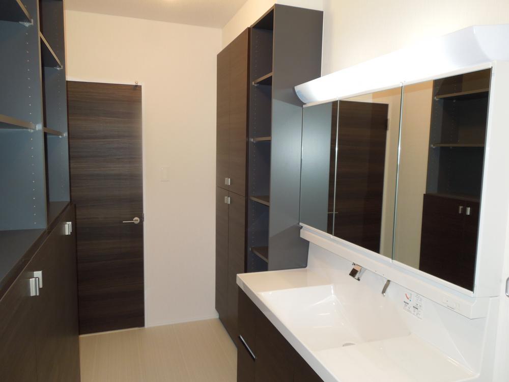 Wash basin, toilet. Indoor (June 2013) Shooting