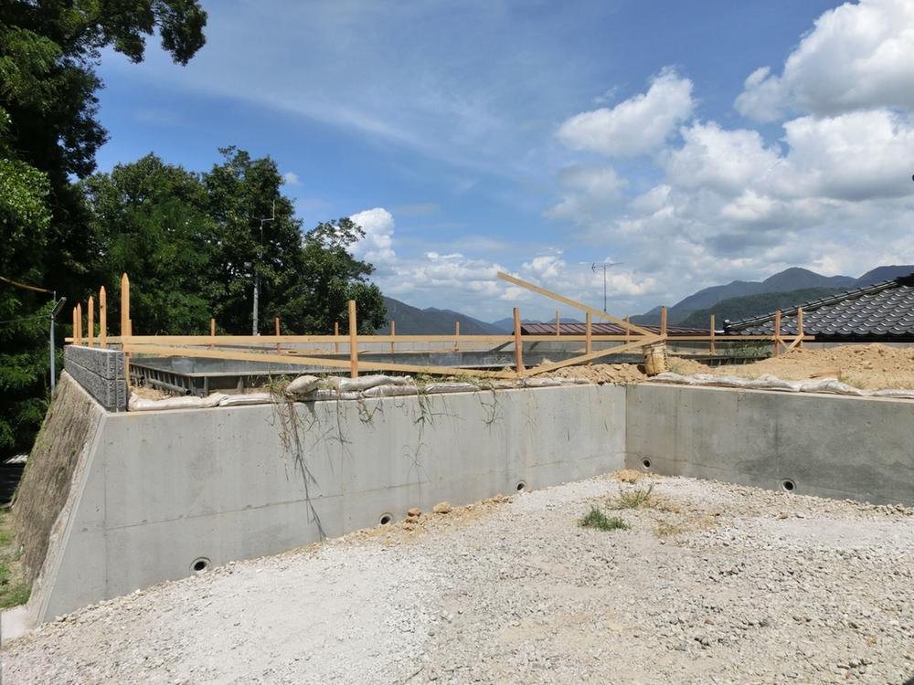 Local photos, including front road. Local (August 2013) Shooting