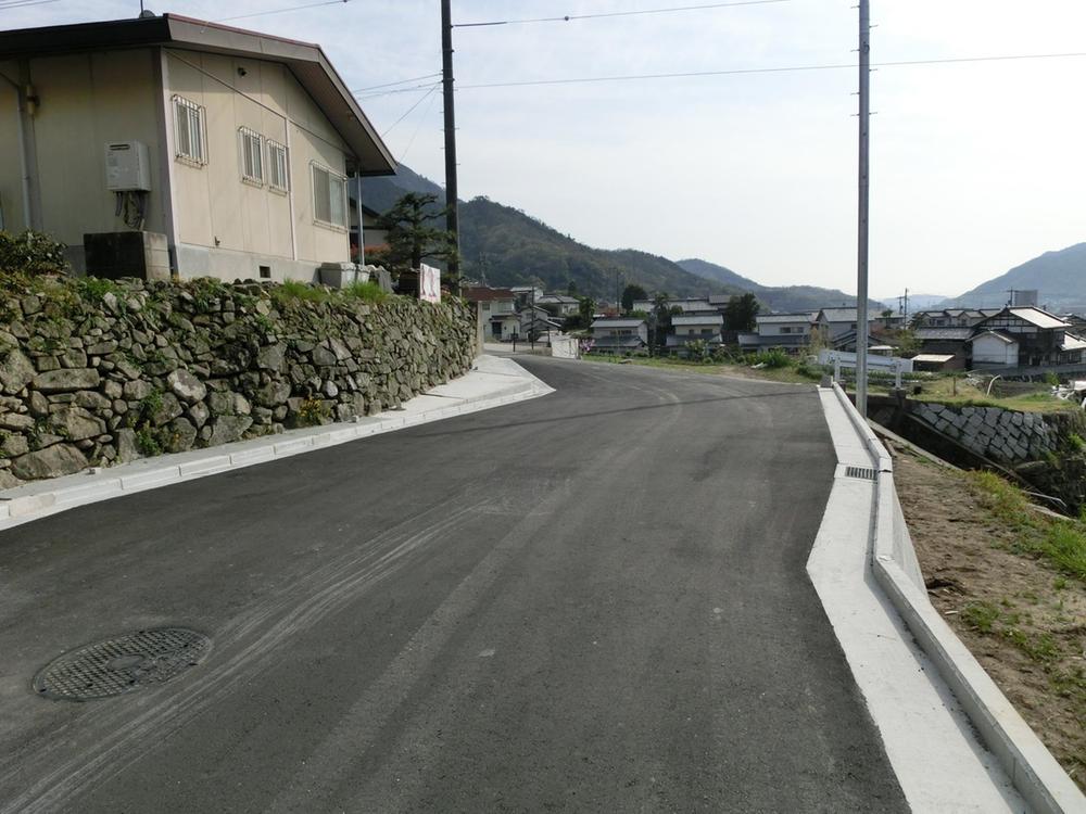 Local photos, including front road. (September 2013) Shooting