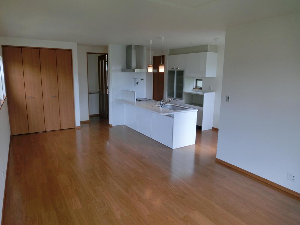 Living. (September 2013) Shooting