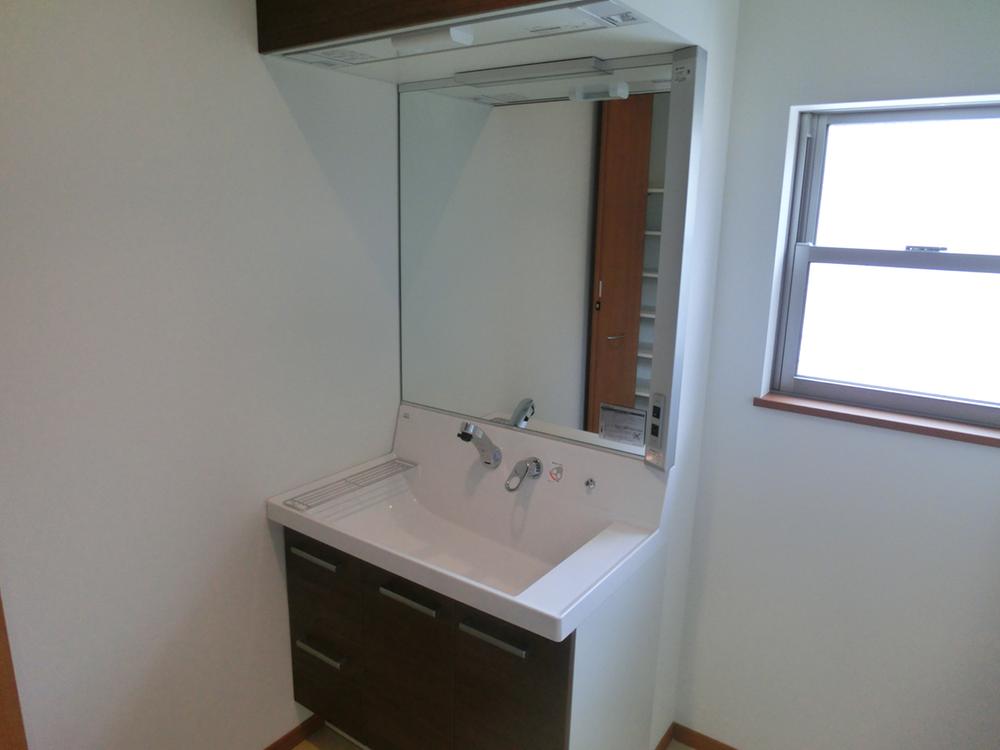 Wash basin, toilet. (September 2013) Shooting