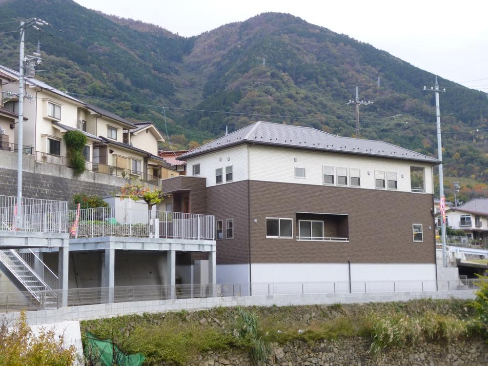 Local appearance photo. (November 2013) Shooting