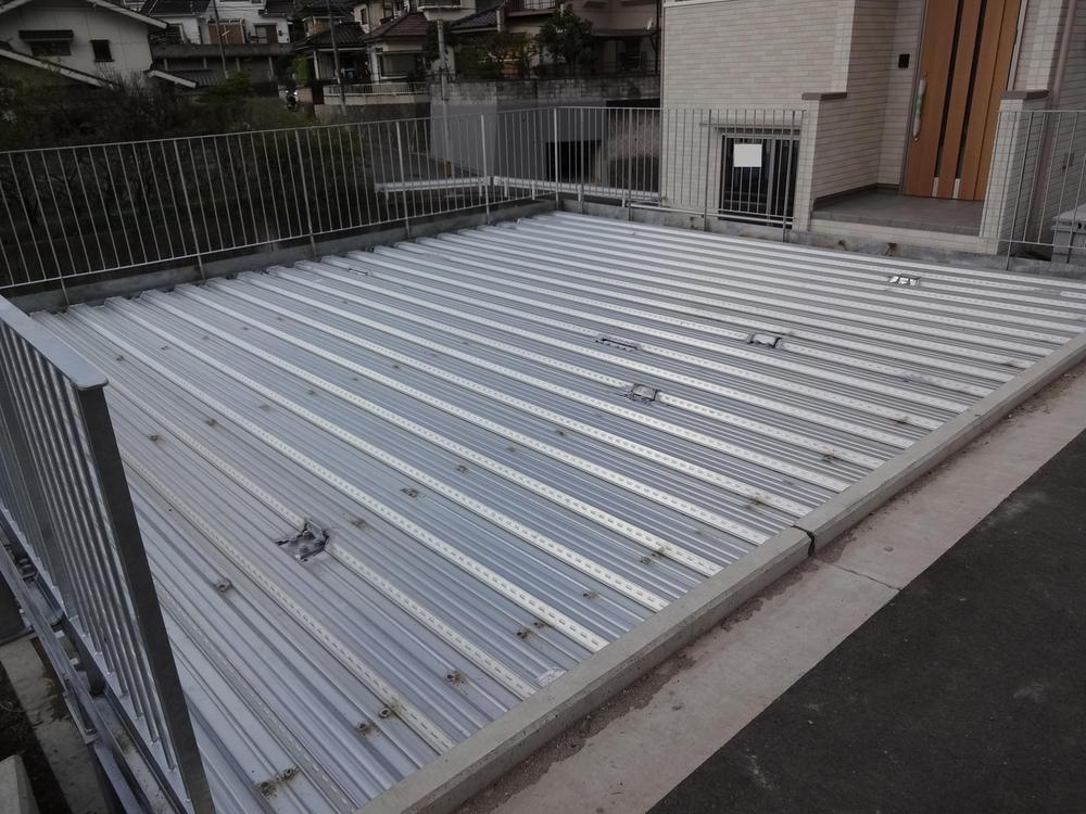 Parking lot. Local (10 May 2013) Shooting