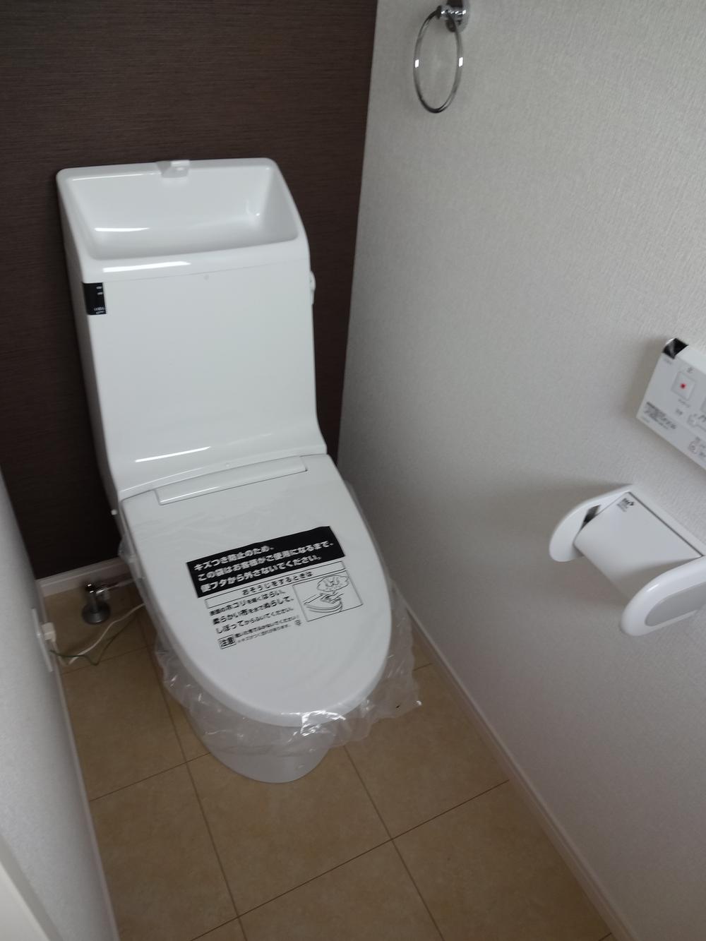 Toilet. Indoor (10 May 2013) Shooting