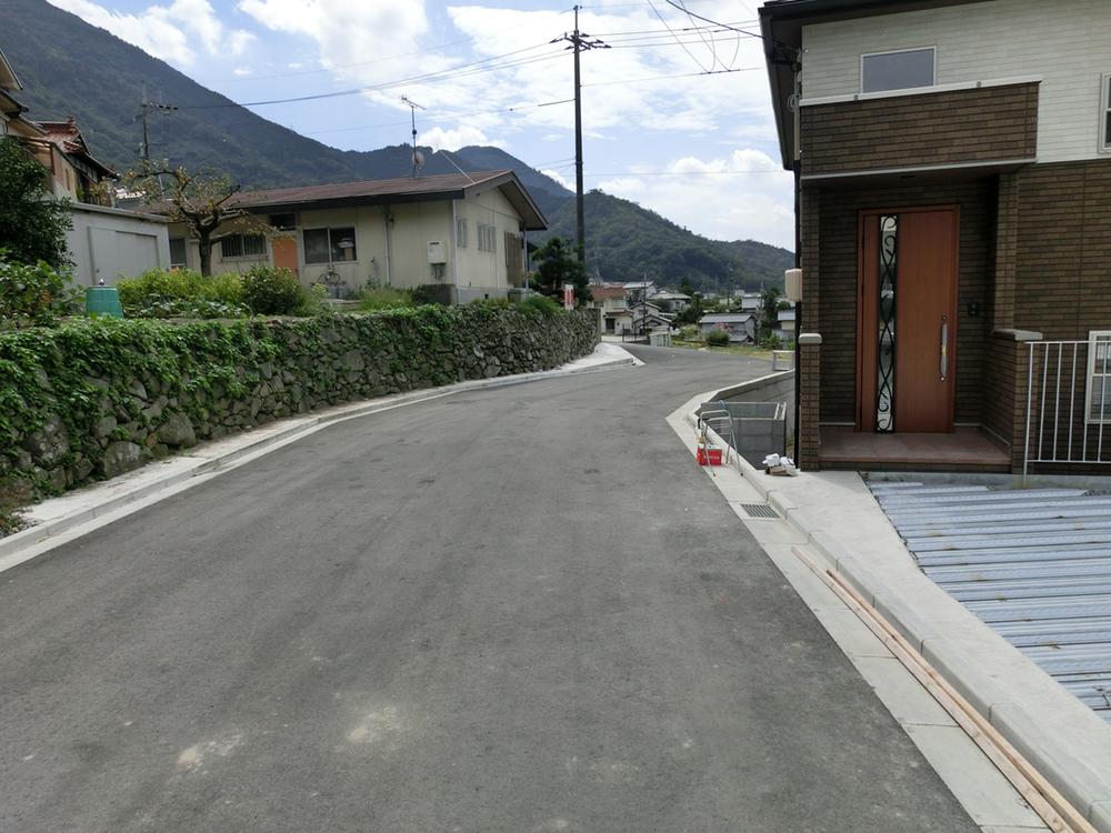 Local photos, including front road. (September 2013) Shooting