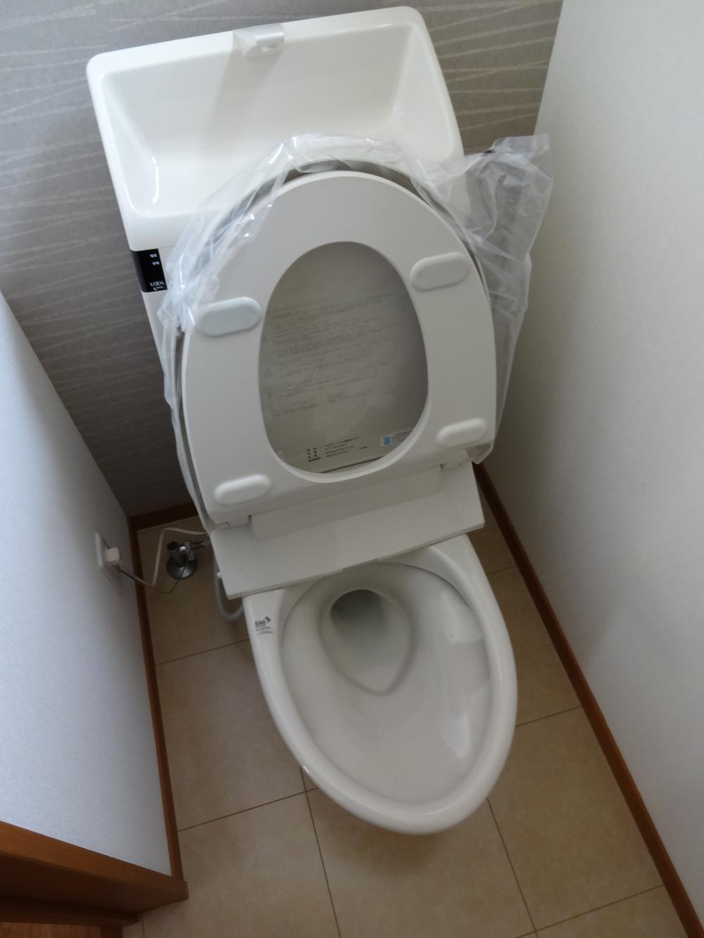 Toilet. Indoor (10 May 2013) Shooting