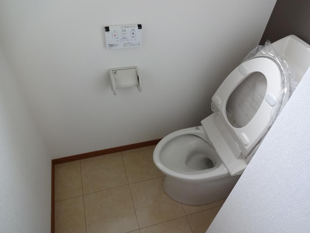 Toilet. Indoor (10 May 2013) Shooting