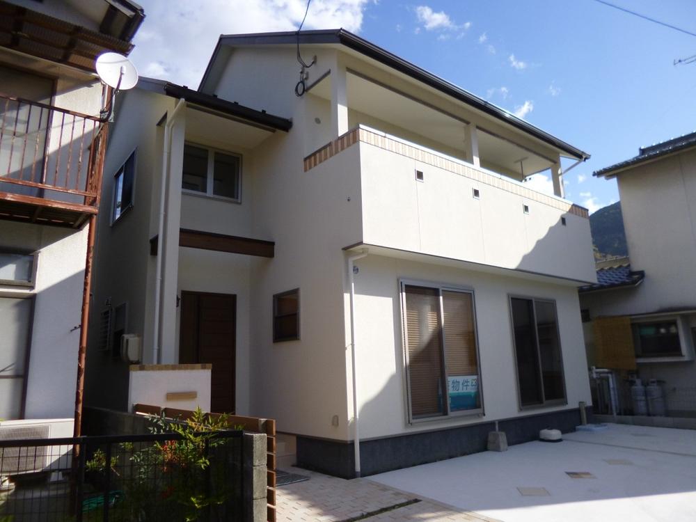 Local appearance photo. Local (11 May 2013) Shooting