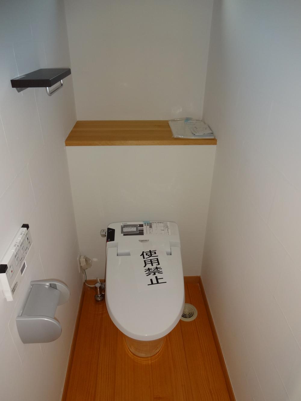 Toilet. Indoor (11 May 2013) Shooting