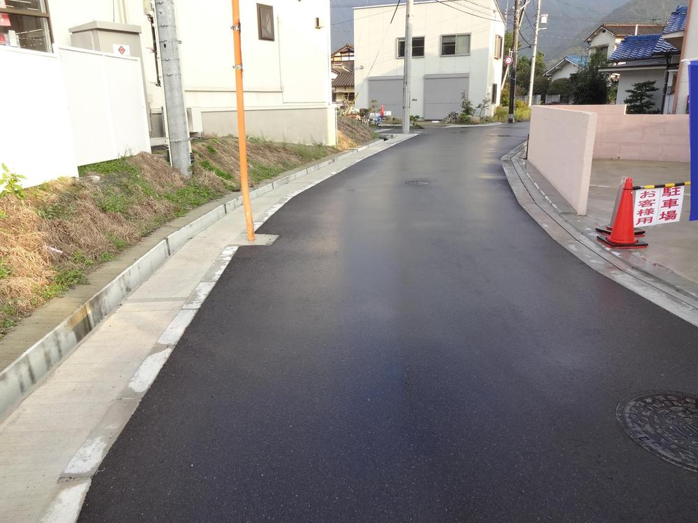 Local photos, including front road. Local (11 May 2013) Shooting