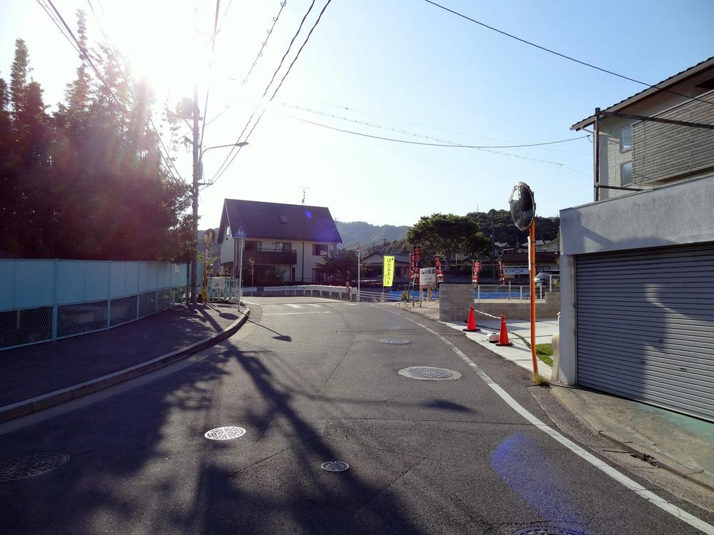 Local photos, including front road. Front road is the parking is also easy because it is spacious