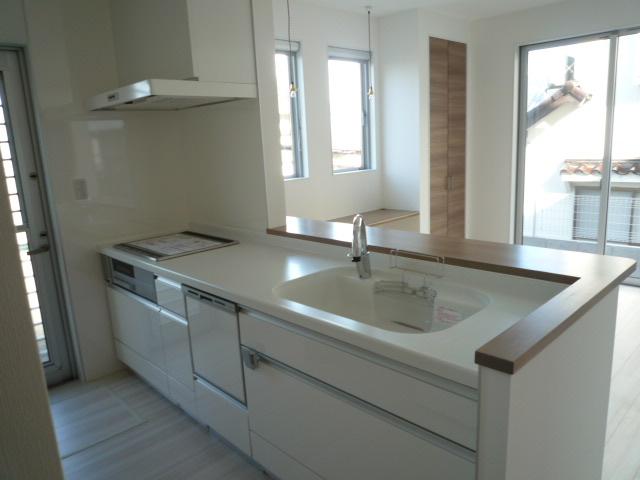 Kitchen.   Face-to-face kitchen