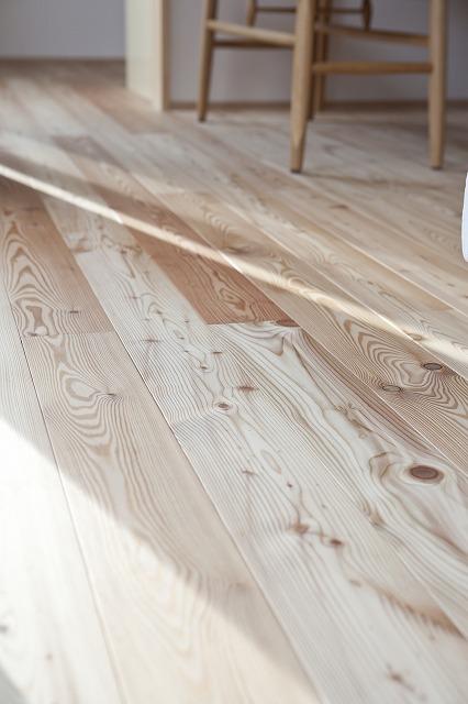 Construction ・ Construction method ・ specification. 1 ・ Second floor of flooring, The solid wood of attention has been the standard specification. Texture and tenderness of the skin of the tree, Can you feel the comfort.