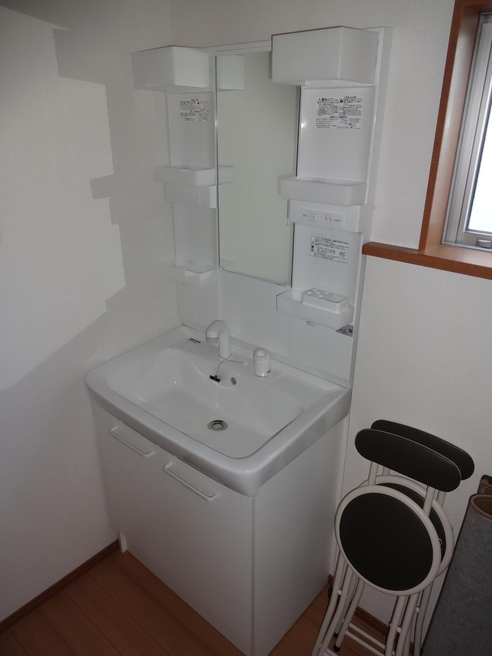 Wash basin, toilet. Indoor (11 May 2013) Shooting