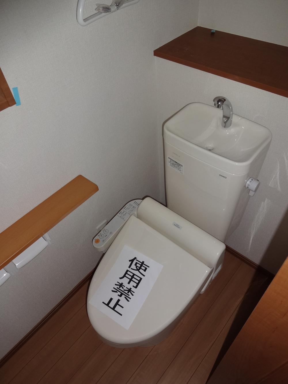 Toilet. Indoor (11 May 2013) Shooting