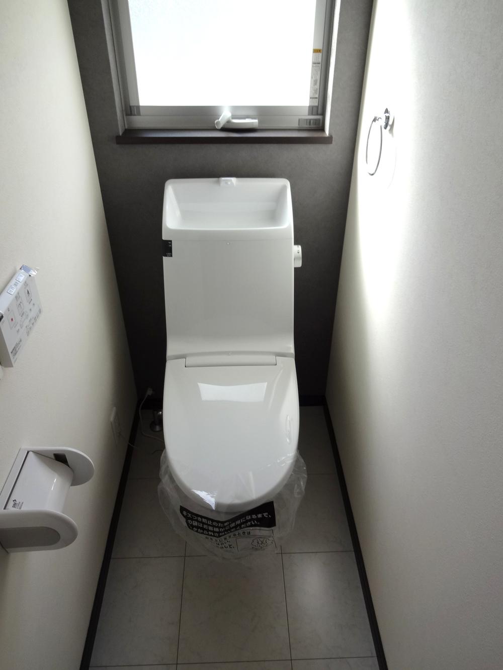 Toilet. Indoor (10 May 2013) Shooting