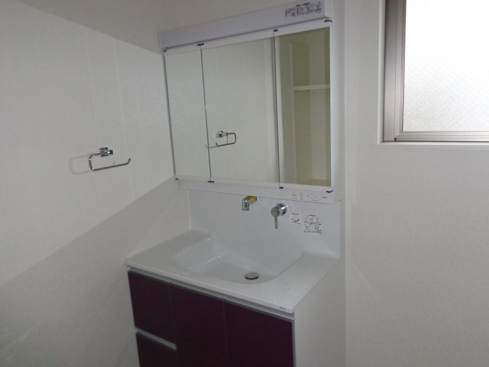 Wash basin, toilet. Clean and full of vanity. 