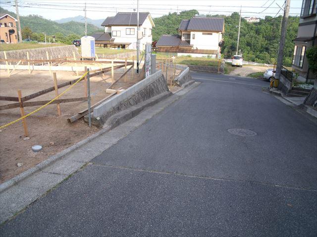 Local photos, including front road. NO.1