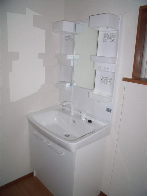 Wash basin, toilet. NO.1 ・ 2