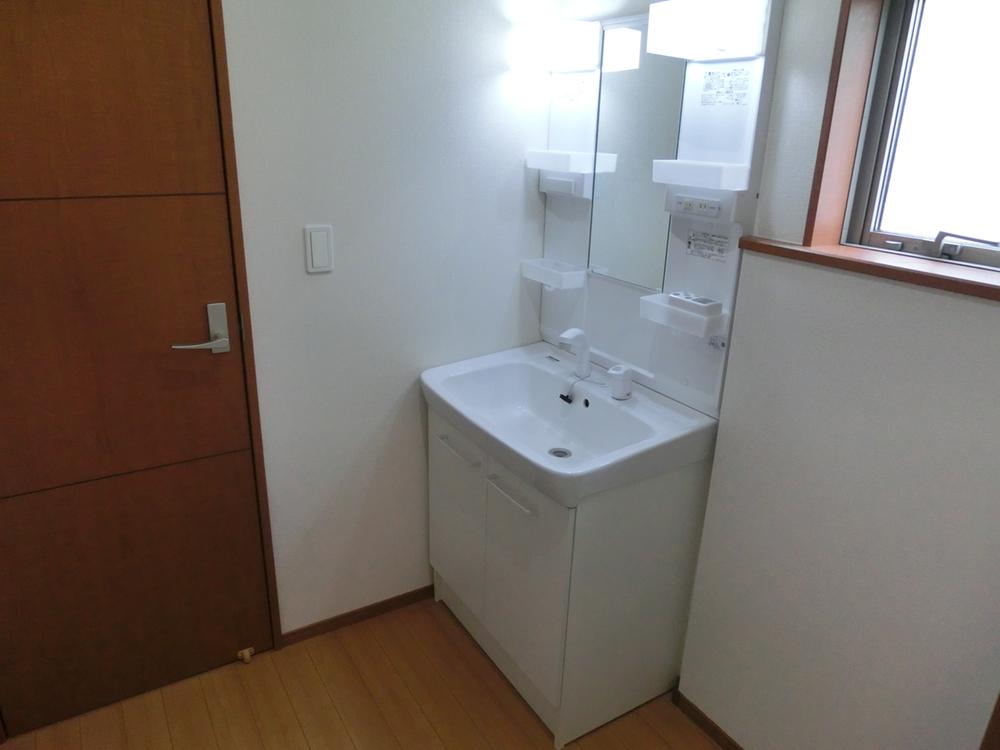 Wash basin, toilet. (September 2013) Shooting