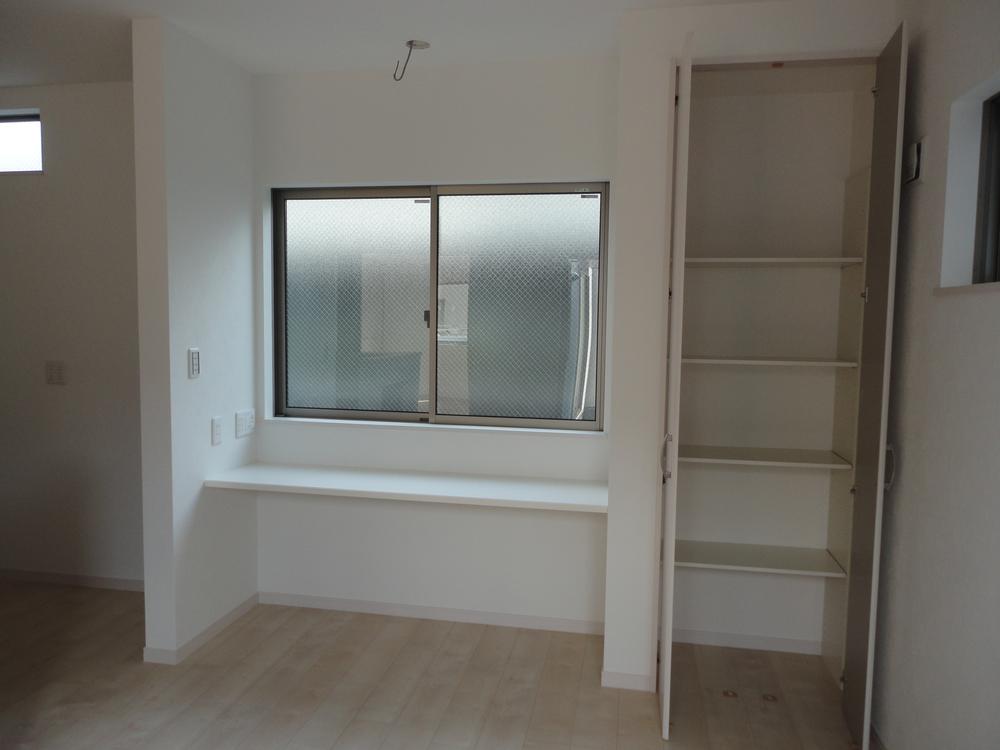 Receipt. Housed in the dining and counter. It is perfect to study and personal computer platform for children!