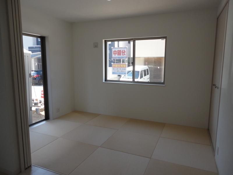 Non-living room. Japanese-style room can also be relaxed in 6 Pledge. I feel the breadth in the borderless tatami, Visually elegant also.