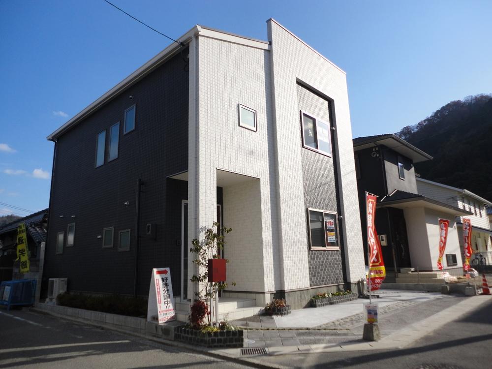 Local appearance photo. Exposure to the sun ・ Ventilation good corner lot. JR Seno Station 5-minute walk, It is flat of permanent assets!