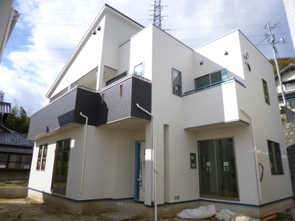 Local appearance photo. Local (11 May 2013) Shooting