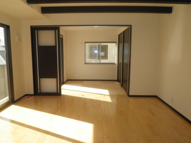 Same specifications photos (living)