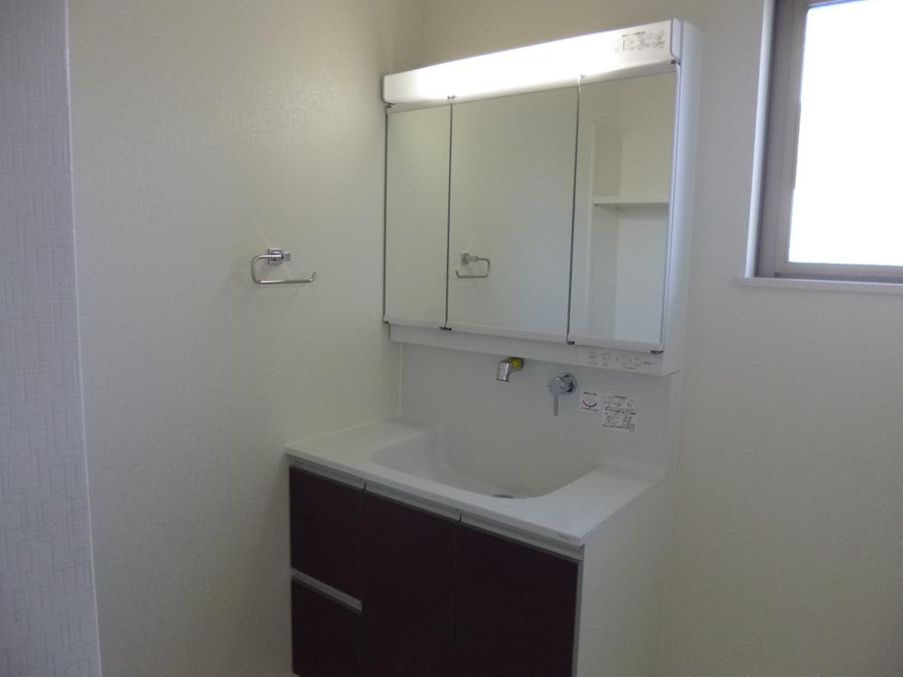 Wash basin, toilet. (November 2013) Shooting