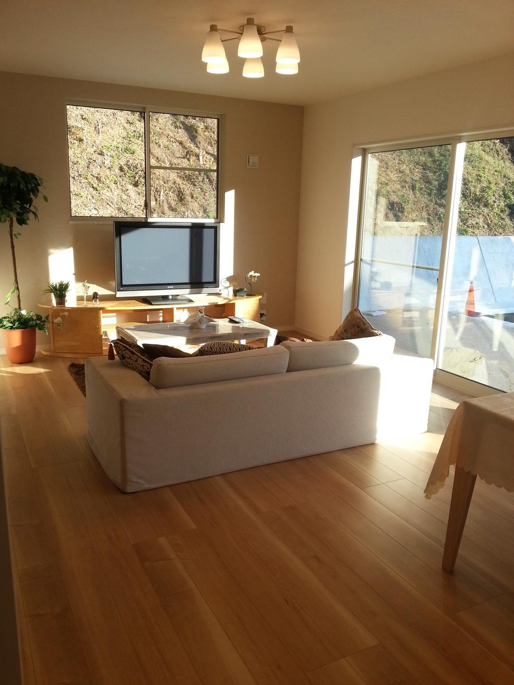 Living. Local (09 May 2013) Shooting